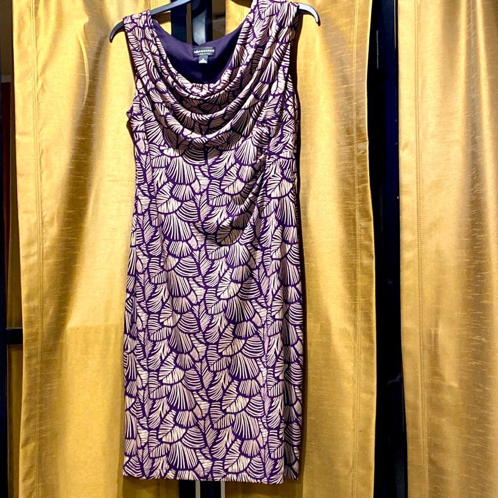Preowned connected apparel short sleeve dress. Size 16. Purple and cream